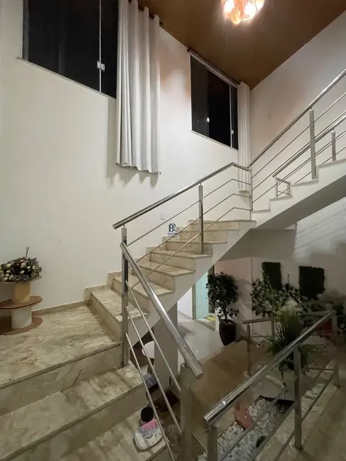 Foto 2 de Casa com 4 quartos à venda e para alugar, 200m2 em Camacari - BA