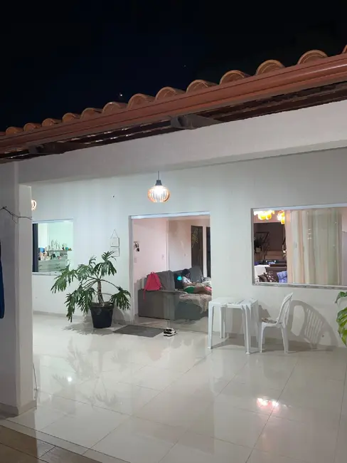 Casa com 4 quartos à venda e para alugar, 200m2 em Camacari - BA - imagem 9 Foto 9 de Casa com 4 quartos à venda e para alugar, 200m2 em Camacari - BA