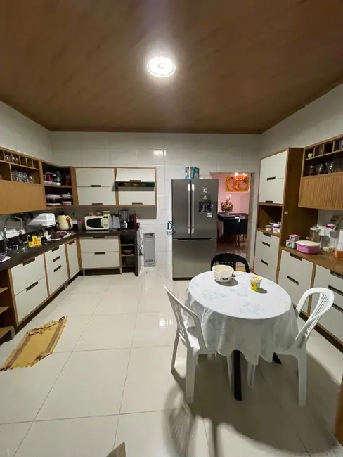 Casa com 4 quartos à venda e para alugar, 200m2 em Camacari - BA - imagem 8 Foto 8 de Casa com 4 quartos à venda e para alugar, 200m2 em Camacari - BA