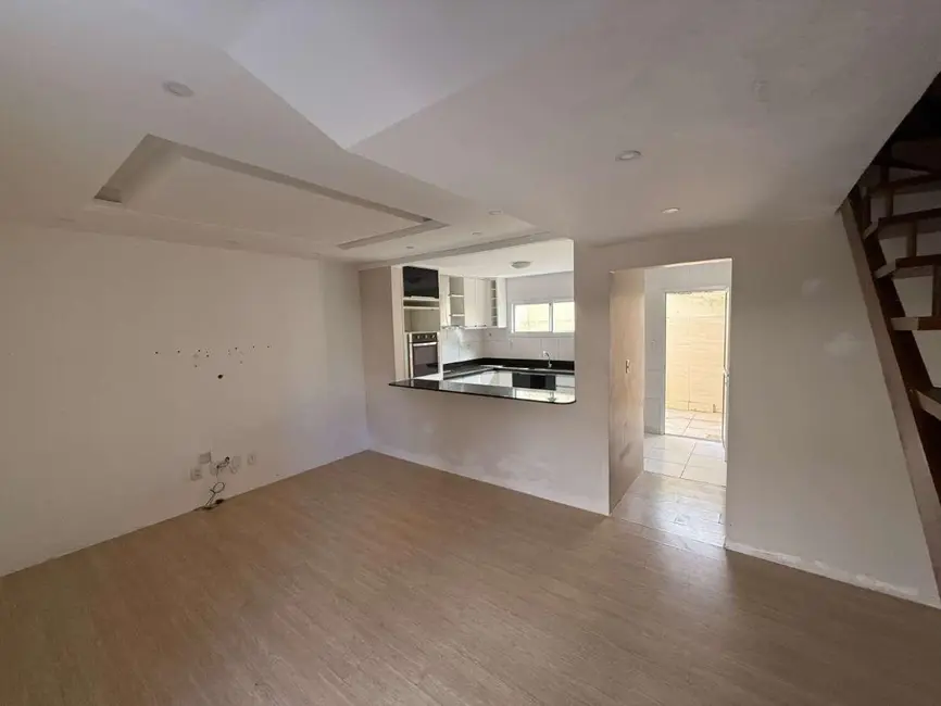 Foto 3 de Casa com 2 quartos à venda, 84m2 em Camacari - BA