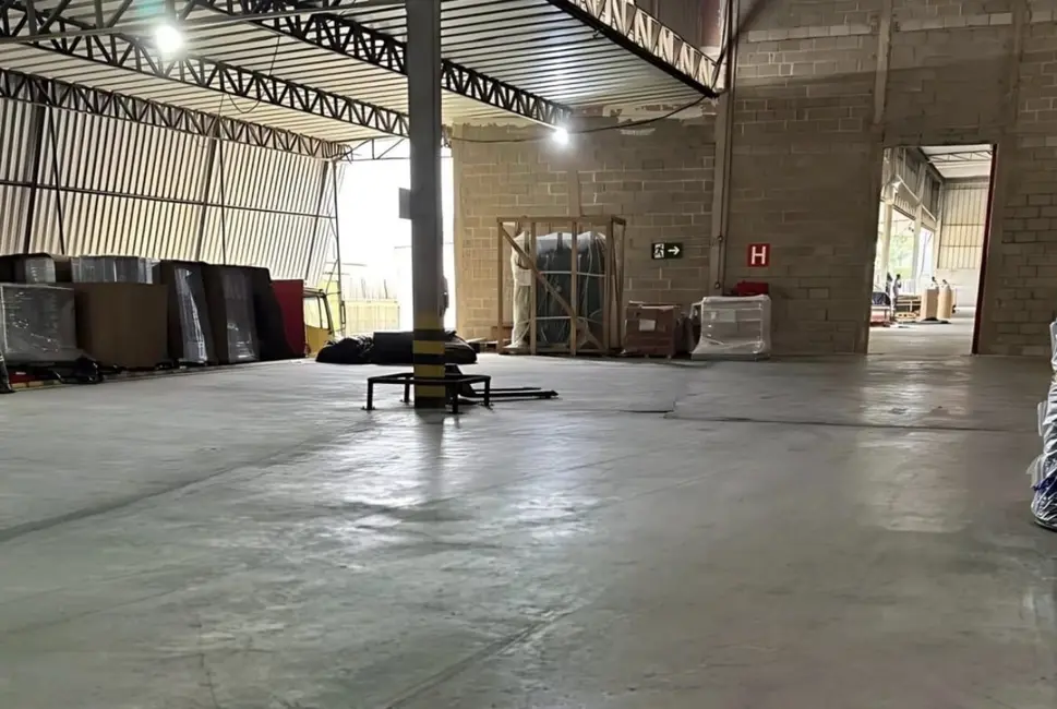 Armazém / Galpão para alugar, 2000m2 em CIS, Feira De Santana - BA - imagem 2 Foto 2 de Armazém / Galpão para alugar, 2000m2 em CIS, Feira De Santana - BA