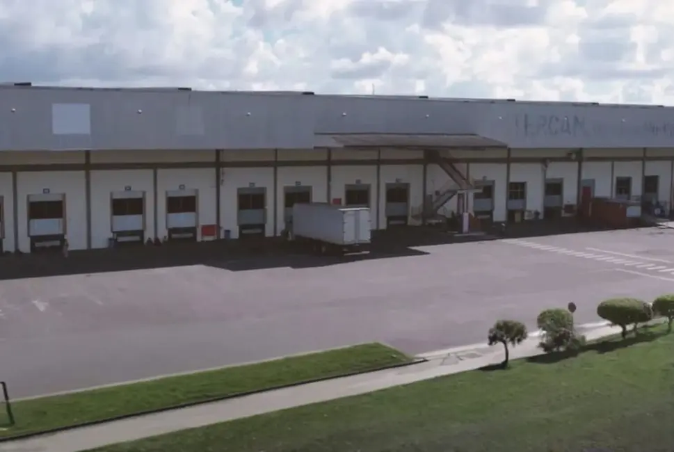 Armazém / Galpão para alugar, 1500m2 em Camacari - BA - imagem 2 Foto 2 de Armazém / Galpão para alugar, 1500m2 em Camacari - BA