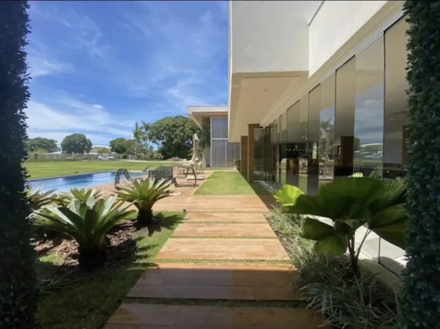 Casa com 5 quartos à venda, 1810m2 em Portão, Lauro De Freitas - BA - imagem 2 Foto 2 de Casa com 5 quartos à venda, 1810m2 em Portão, Lauro De Freitas - BA