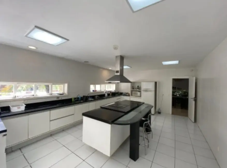 Casa com 5 quartos à venda e para alugar, 1250m2 em Portão, Lauro De Freitas - BA - imagem 5 Foto 5 de Casa com 5 quartos à venda e para alugar, 1250m2 em Portão, Lauro De Freitas - BA