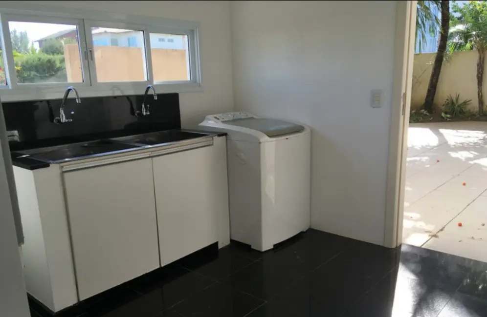 Casa com 3 quartos à venda, 270m2 em Vilas do Atlântico, Lauro De Freitas - BA - imagem 4 Foto 4 de Casa com 3 quartos à venda, 270m2 em Vilas do Atlântico, Lauro De Freitas - BA