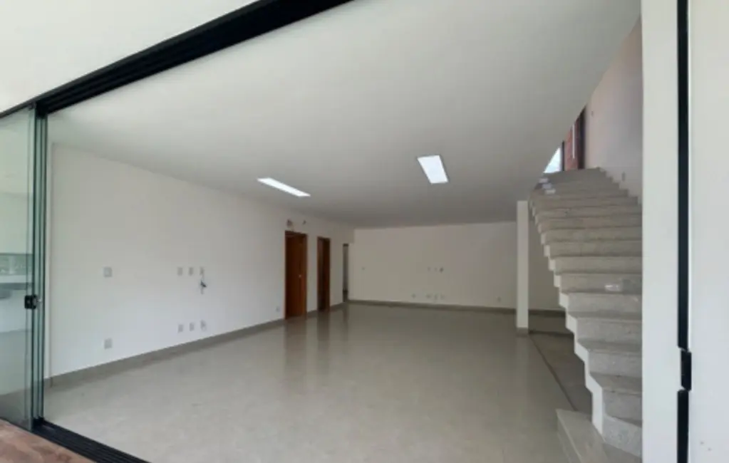 Foto 1 de Casa com 4 quartos à venda, 291m2 em Camacari - BA