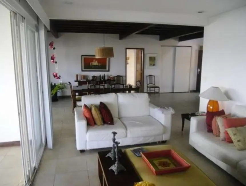 Casa com 5 quartos à venda, 380m2 em Buraquinho, Lauro De Freitas - BA - imagem 6 Foto 6 de Casa com 5 quartos à venda, 380m2 em Buraquinho, Lauro De Freitas - BA