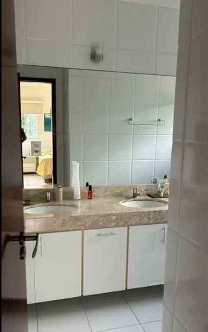 Casa com 4 quartos à venda, 229m2 em Camacari - BA - imagem 3 Foto 3 de Casa com 4 quartos à venda, 229m2 em Camacari - BA