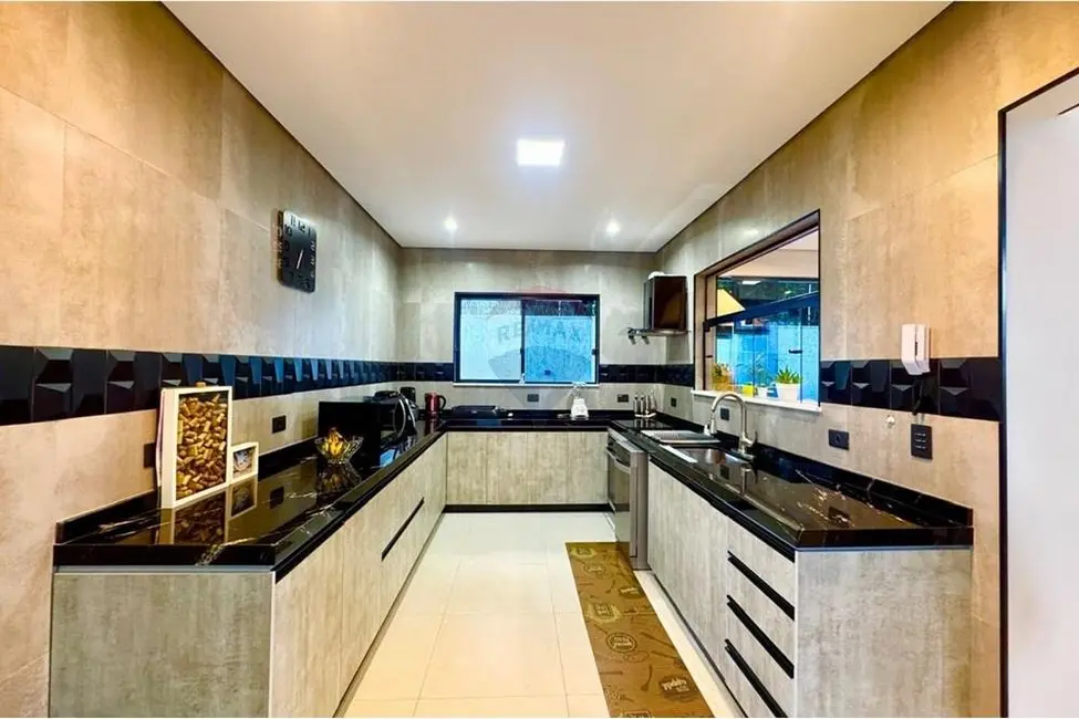 Casa com 4 quartos à venda, 330m2 em Peruibe - SP - imagem 7 Foto 7 de Casa com 4 quartos à venda, 330m2 em Peruibe - SP