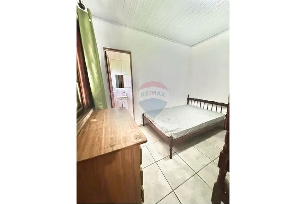 Casa com 3 quartos à venda, 400m2 em Centro, Peruibe - SP - imagem 4 Foto 4 de Casa com 3 quartos à venda, 400m2 em Centro, Peruibe - SP