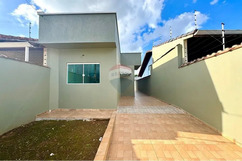 Foto 1 de Casa com 2 quartos à venda, 66m2 em Peruibe - SP