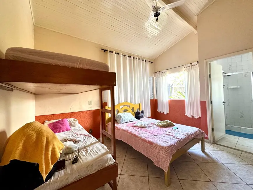 Casa com 4 quartos à venda, 502m2 em Peruibe - SP - imagem 5 Foto 5 de Casa com 4 quartos à venda, 502m2 em Peruibe - SP