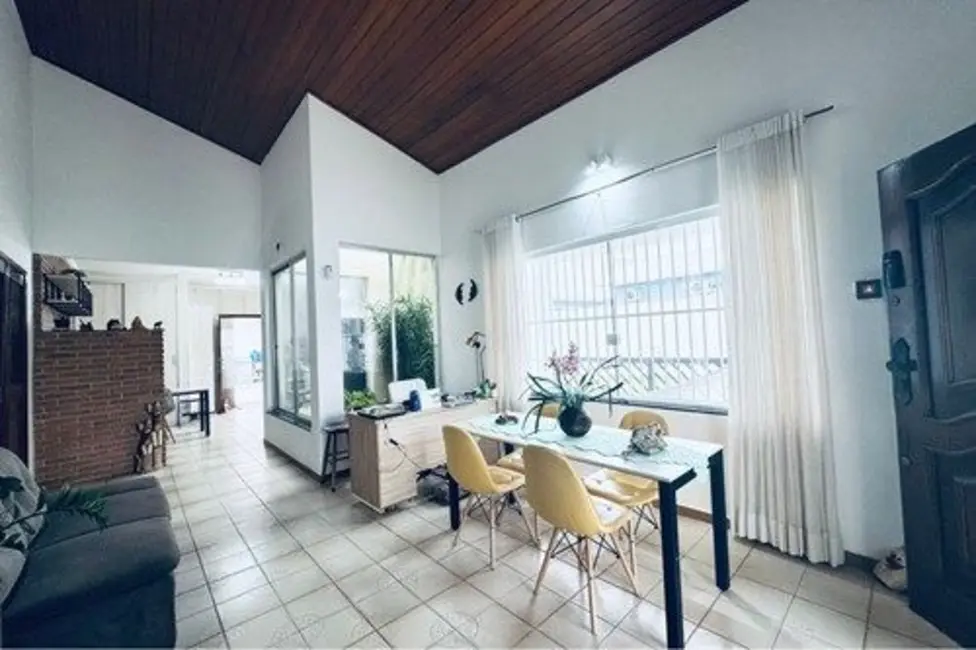 Casa com 3 quartos à venda, 600m2 em Peruibe - SP - imagem 4 Foto 4 de Casa com 3 quartos à venda, 600m2 em Peruibe - SP