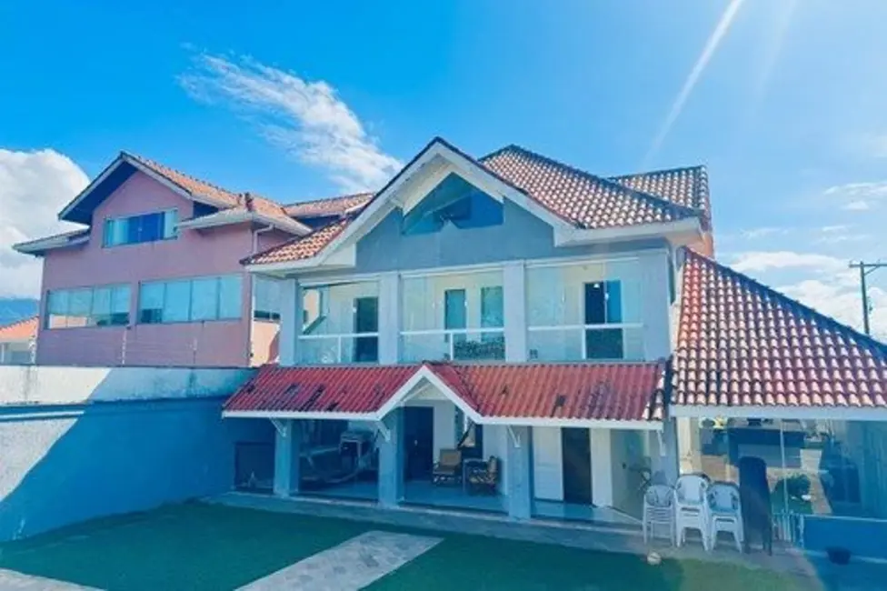 Casa com 6 quartos à venda, 532m2 em Peruibe - SP - imagem 1 Foto 1 de Casa com 6 quartos à venda, 532m2 em Peruibe - SP
