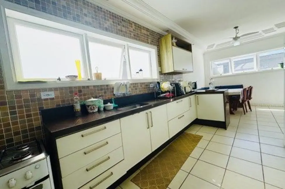 Casa com 6 quartos à venda, 532m2 em Peruibe - SP - imagem 8 Foto 8 de Casa com 6 quartos à venda, 532m2 em Peruibe - SP