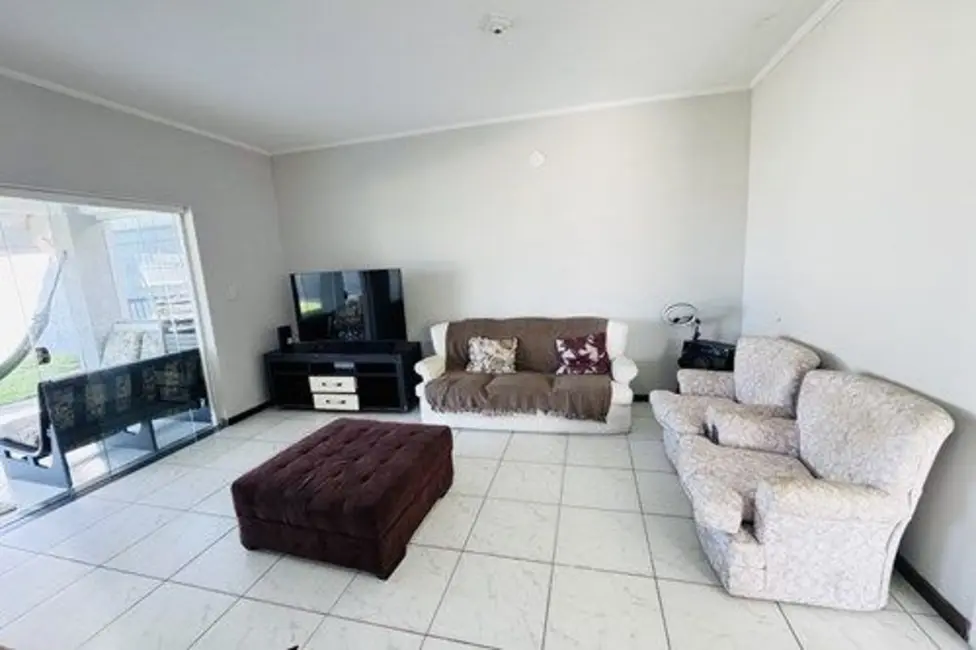 Casa com 6 quartos à venda, 532m2 em Peruibe - SP - imagem 3 Foto 3 de Casa com 6 quartos à venda, 532m2 em Peruibe - SP