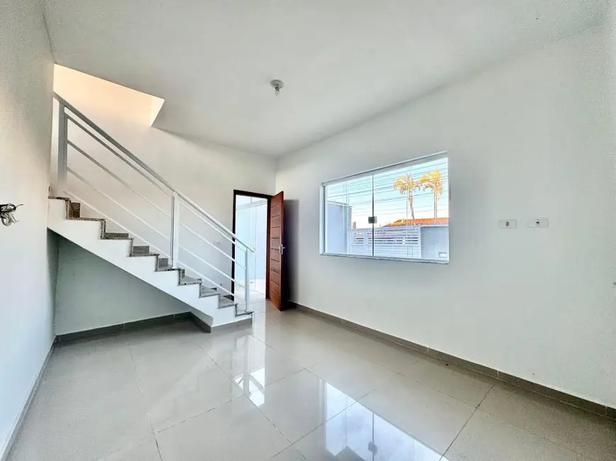 Sobrado com 3 quartos à venda, 145m2 em Peruibe - SP - imagem 3 Foto 3 de Sobrado com 3 quartos à venda, 145m2 em Peruibe - SP