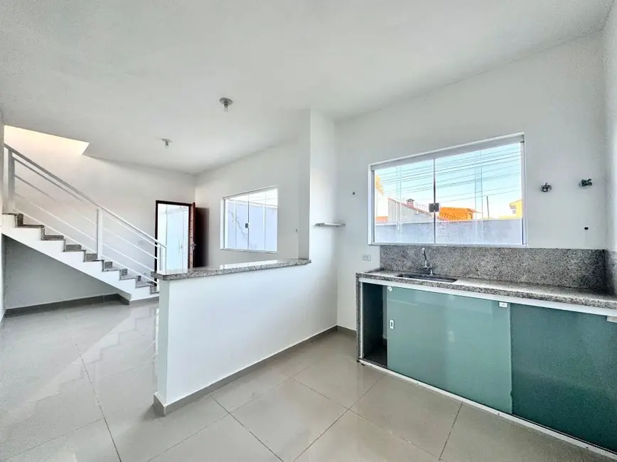 Sobrado com 3 quartos à venda, 145m2 em Peruibe - SP - imagem 2 Foto 2 de Sobrado com 3 quartos à venda, 145m2 em Peruibe - SP