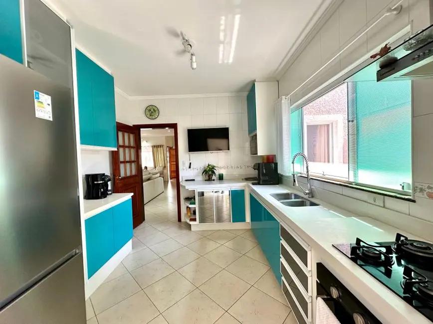 Sobrado com 4 quartos à venda, 363m2 em Peruibe - SP - imagem 5 Foto 5 de Sobrado com 4 quartos à venda, 363m2 em Peruibe - SP