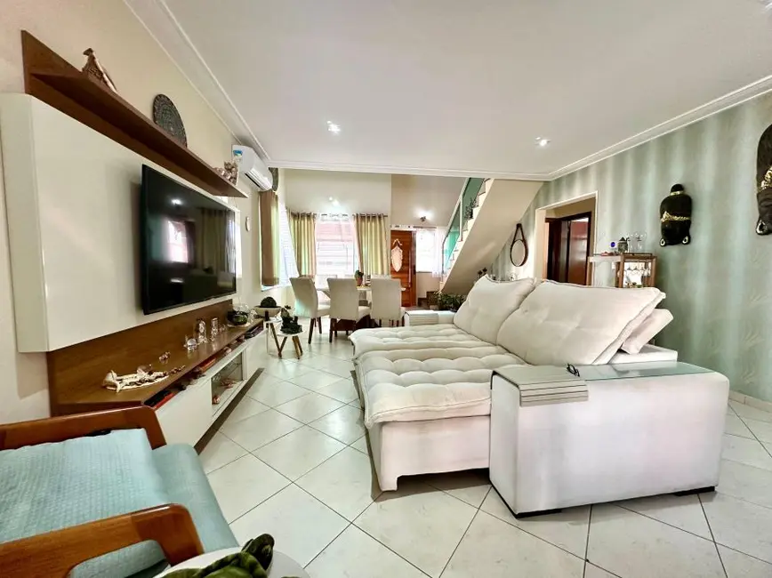 Sobrado com 4 quartos à venda, 363m2 em Peruibe - SP - imagem 2 Foto 2 de Sobrado com 4 quartos à venda, 363m2 em Peruibe - SP