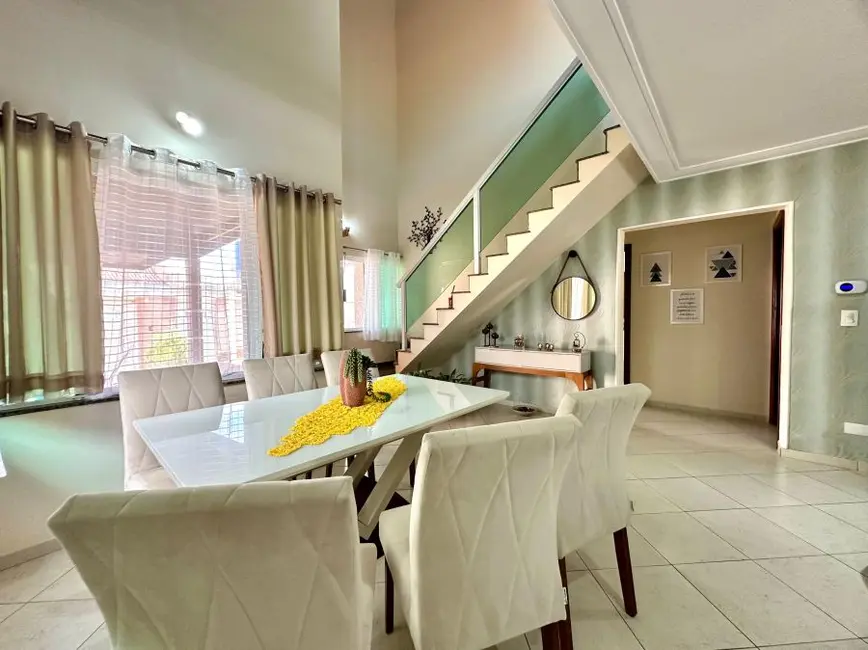 Sobrado com 4 quartos à venda, 363m2 em Peruibe - SP - imagem 4 Foto 4 de Sobrado com 4 quartos à venda, 363m2 em Peruibe - SP