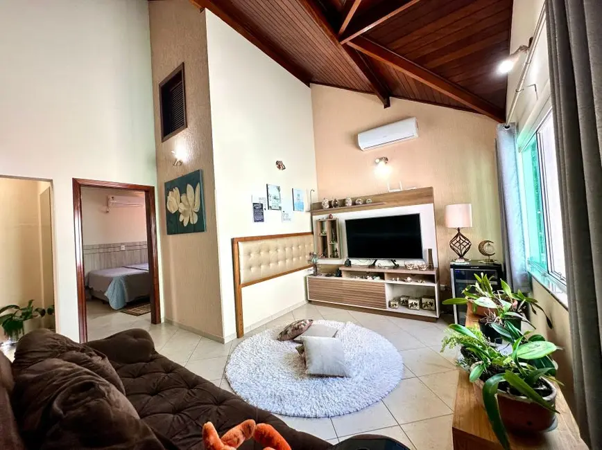 Sobrado com 4 quartos à venda, 363m2 em Peruibe - SP - imagem 3 Foto 3 de Sobrado com 4 quartos à venda, 363m2 em Peruibe - SP