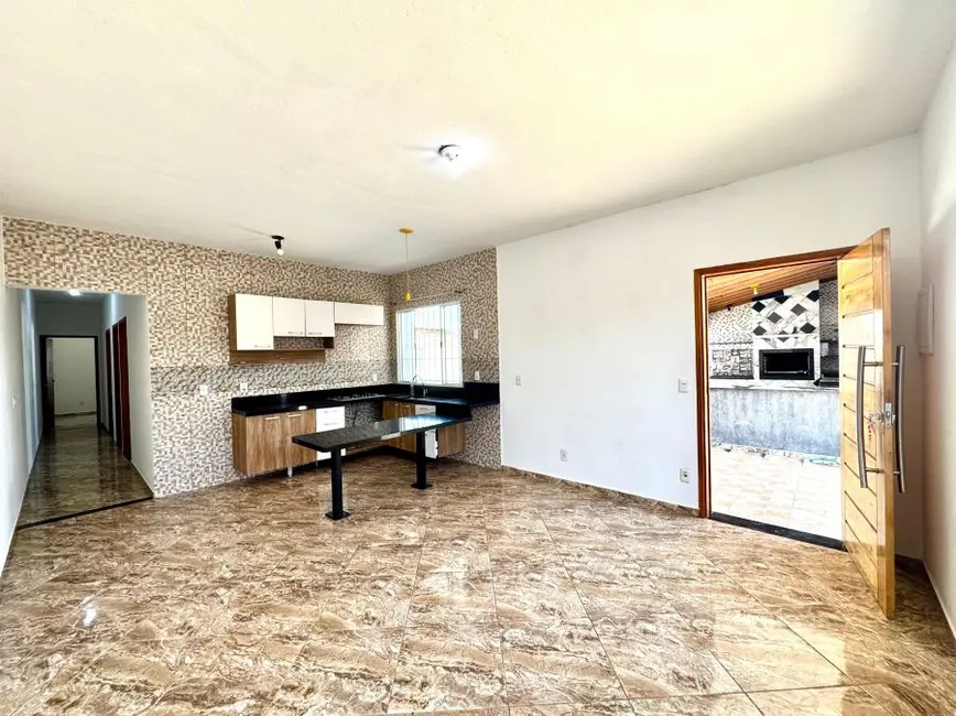 Casa com 3 quartos à venda, 300m2 em Peruibe - SP - imagem 3 Foto 3 de Casa com 3 quartos à venda, 300m2 em Peruibe - SP