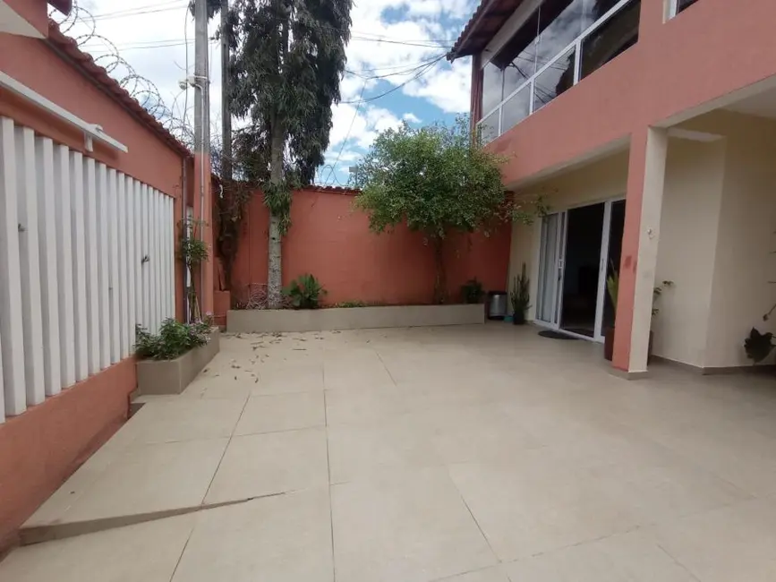 Foto 2 de Casa com 4 quartos à venda, 250m2 em Peruibe - SP