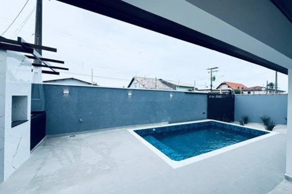 Foto 1 de Casa com 4 quartos à venda, 333m2 em Peruibe - SP