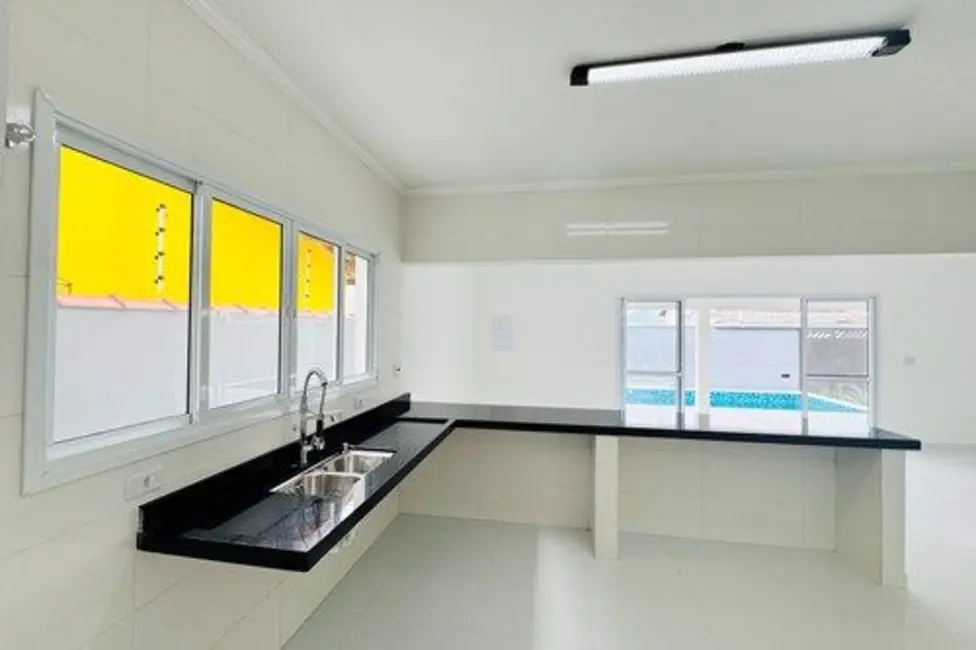 Foto 5 de Casa com 4 quartos à venda, 333m2 em Peruibe - SP