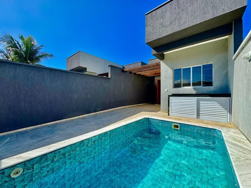 Foto 1 de Casa com 2 quartos à venda, 137m2 em Peruibe - SP