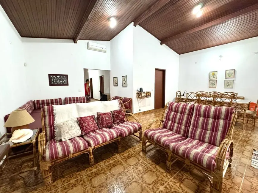 Foto 9 de Casa com 3 quartos à venda, 300m2 em Peruibe - SP