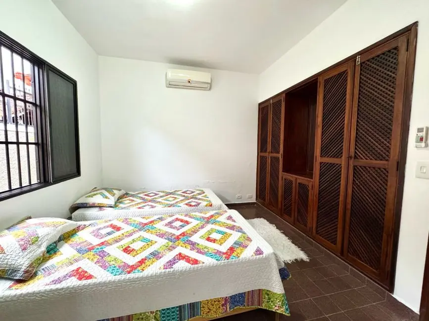 Foto 3 de Casa com 3 quartos à venda, 300m2 em Peruibe - SP