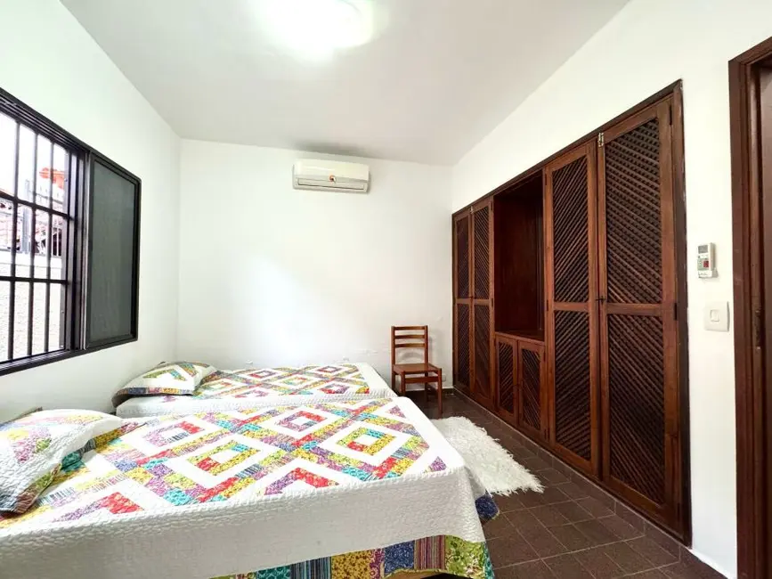 Foto 2 de Casa com 3 quartos à venda, 300m2 em Peruibe - SP