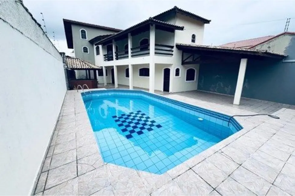 Foto 1 de Casa com 6 quartos à venda, 360m2 em Peruibe - SP