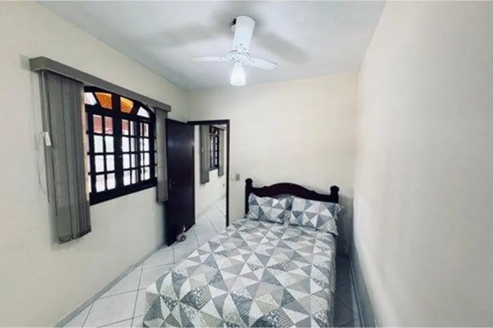 Foto 9 de Casa com 6 quartos à venda, 360m2 em Peruibe - SP