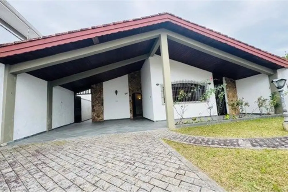 Foto 1 de Casa com 5 quartos à venda, 360m2 em Peruibe - SP