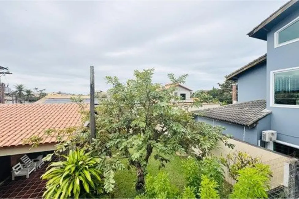 Foto 8 de Casa com 5 quartos à venda, 360m2 em Peruibe - SP