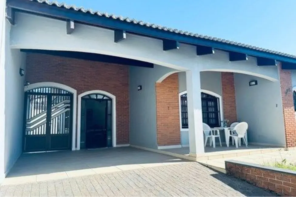 Foto 1 de Casa com 4 quartos à venda, 360m2 em Peruibe - SP