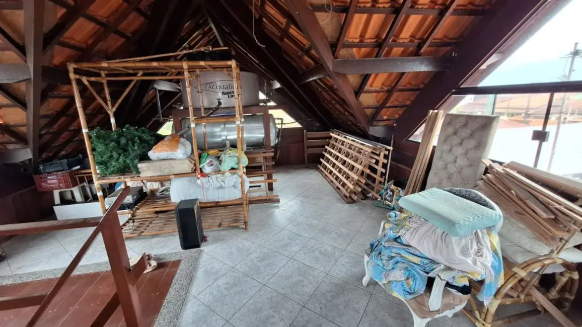 Sobrado com 5 quartos à venda, 330m2 em Peruibe - SP - imagem 8 Foto 8 de Sobrado com 5 quartos à venda, 330m2 em Peruibe - SP