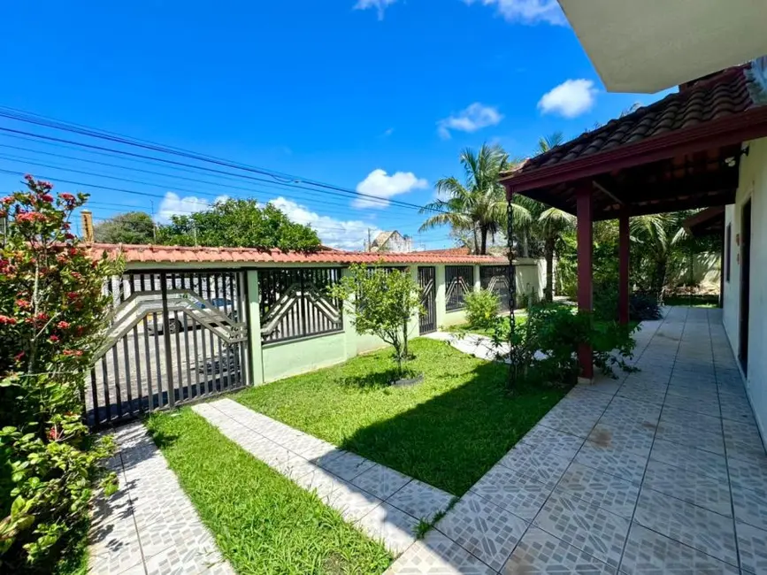 Sobrado com 5 quartos à venda, 333m2 em Peruibe - SP - imagem 4 Foto 4 de Sobrado com 5 quartos à venda, 333m2 em Peruibe - SP