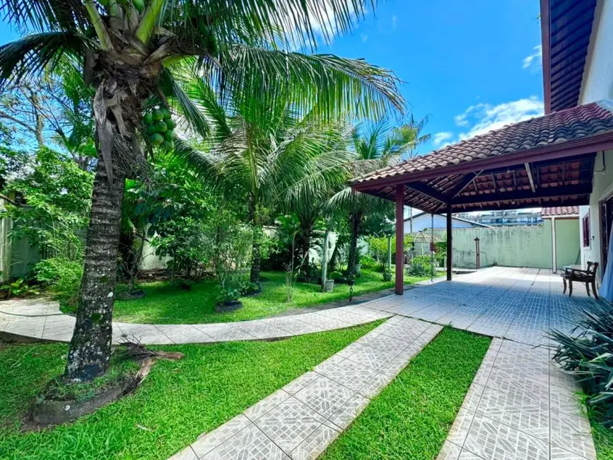 Sobrado com 5 quartos à venda, 333m2 em Peruibe - SP - imagem 6 Foto 6 de Sobrado com 5 quartos à venda, 333m2 em Peruibe - SP