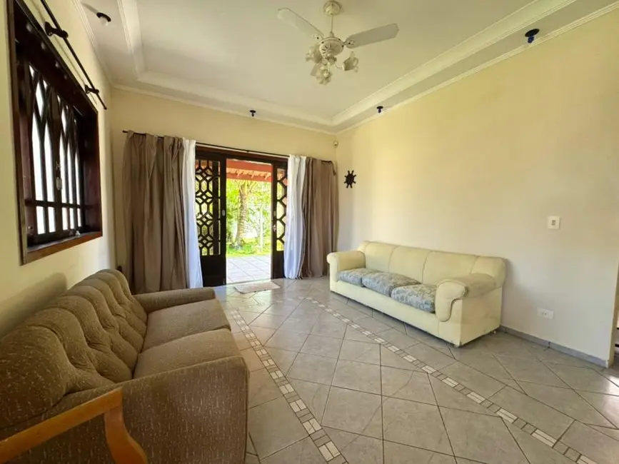 Sobrado com 5 quartos à venda, 333m2 em Peruibe - SP - imagem 8 Foto 8 de Sobrado com 5 quartos à venda, 333m2 em Peruibe - SP