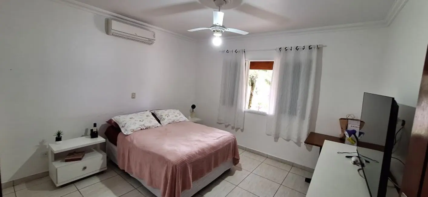 Foto 5 de Casa com 3 quartos à venda, 600m2 em Centro, Peruibe - SP