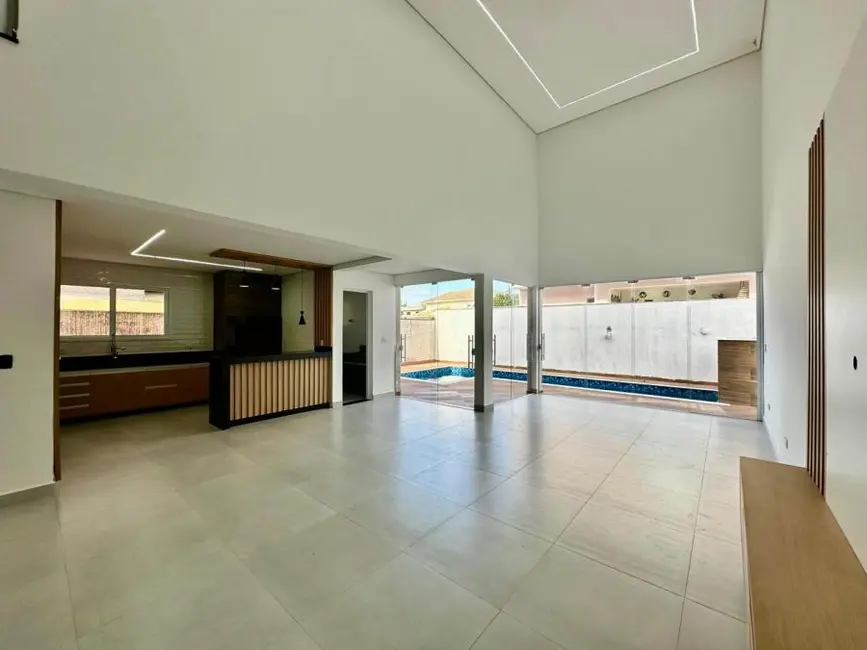 Sobrado com 4 quartos à venda, 303m2 em Peruibe - SP - imagem 3 Foto 3 de Sobrado com 4 quartos à venda, 303m2 em Peruibe - SP