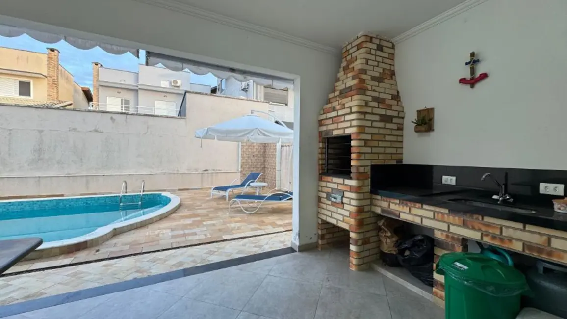 Sobrado com 4 quartos à venda, 290m2 em Peruibe - SP - imagem 5 Foto 5 de Sobrado com 4 quartos à venda, 290m2 em Peruibe - SP