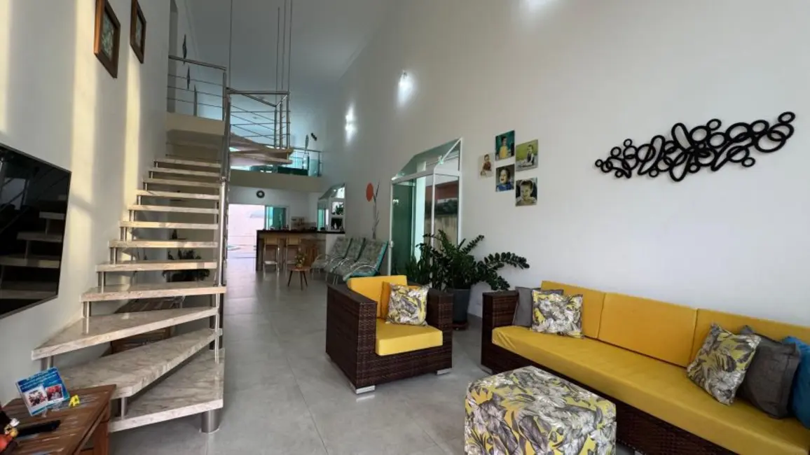 Sobrado com 4 quartos à venda, 290m2 em Peruibe - SP - imagem 2 Foto 2 de Sobrado com 4 quartos à venda, 290m2 em Peruibe - SP