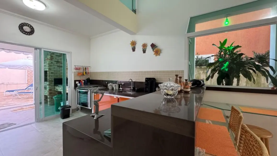 Sobrado com 4 quartos à venda, 290m2 em Peruibe - SP - imagem 6 Foto 6 de Sobrado com 4 quartos à venda, 290m2 em Peruibe - SP