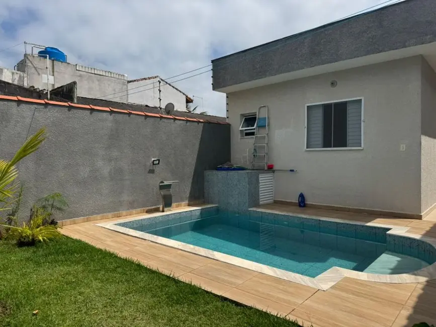 Foto 1 de Casa com 2 quartos à venda, 79m2 em Peruibe - SP
