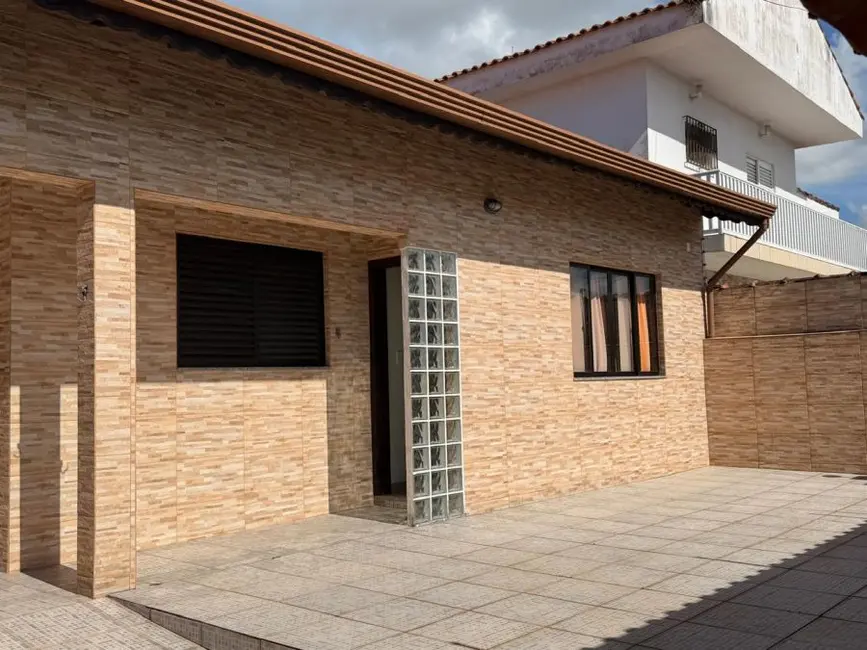 Foto 1 de Casa com 3 quartos à venda, 275m2 em Peruibe - SP
